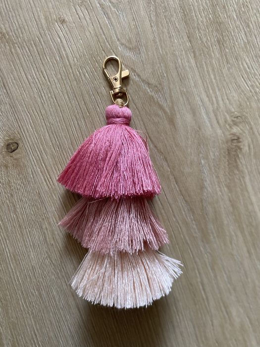 Brelok z fredzlami diy do kluczy  torebka plecak dekoracja prezent