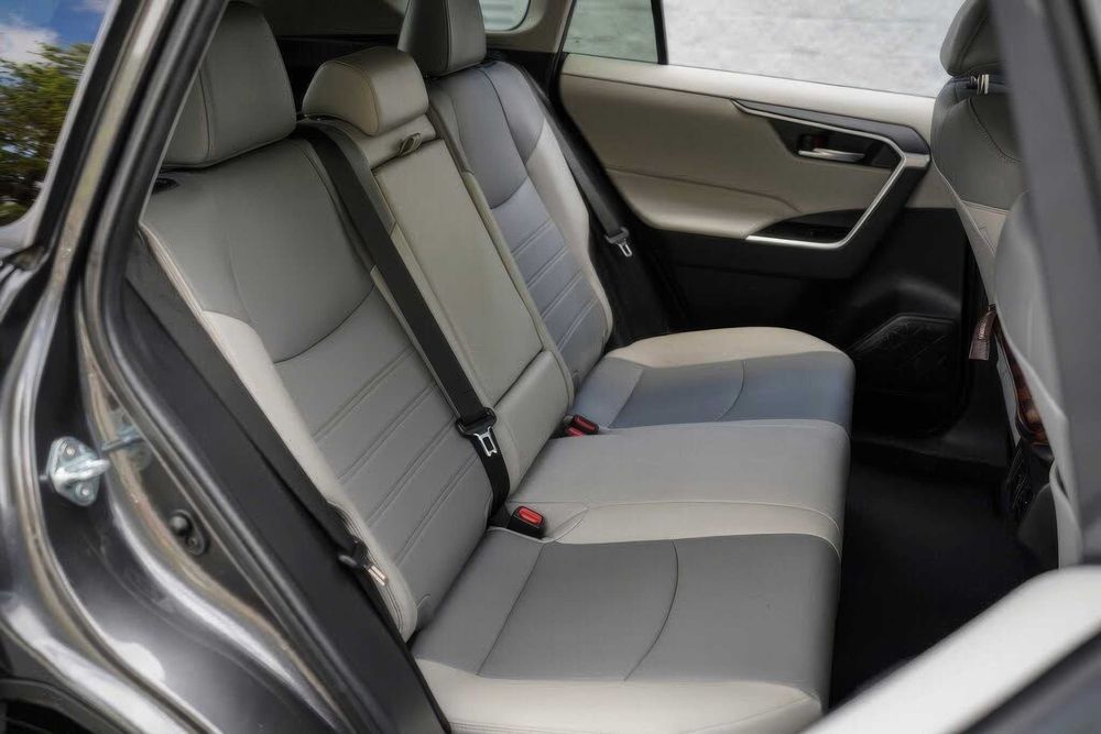 Toyota RAV4 XLE Premium      2023