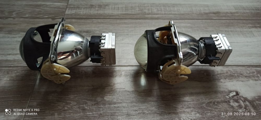 Оригінальні лінзи на пассат б6 адаптивний бі -ксенон