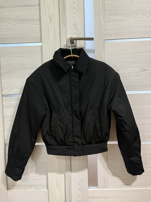 Чорна куртка Zara
