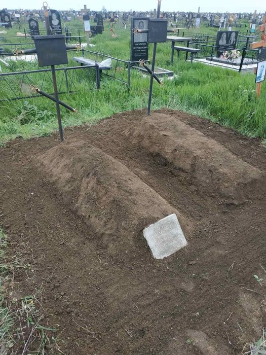 Уборка могил, покраска оград, установка столов, установка оград