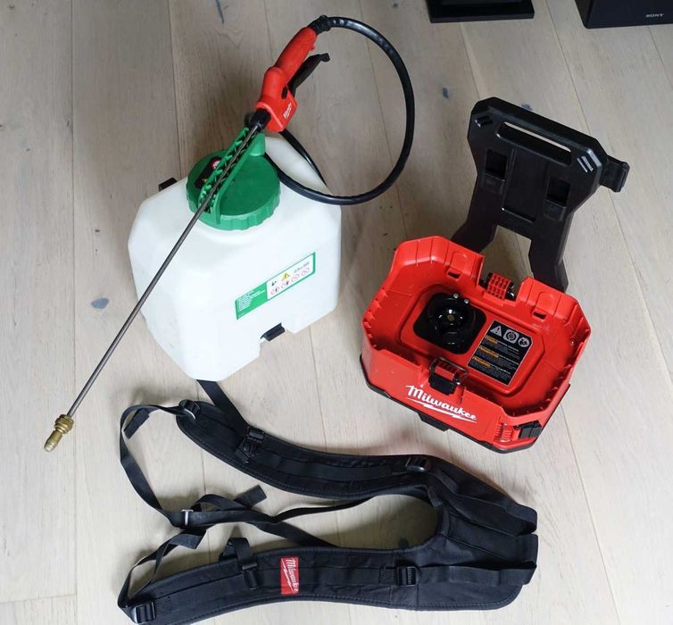 Zestaw Milwaukee M18 Plecakowy opryskiwacz 15L używany stan bdb.