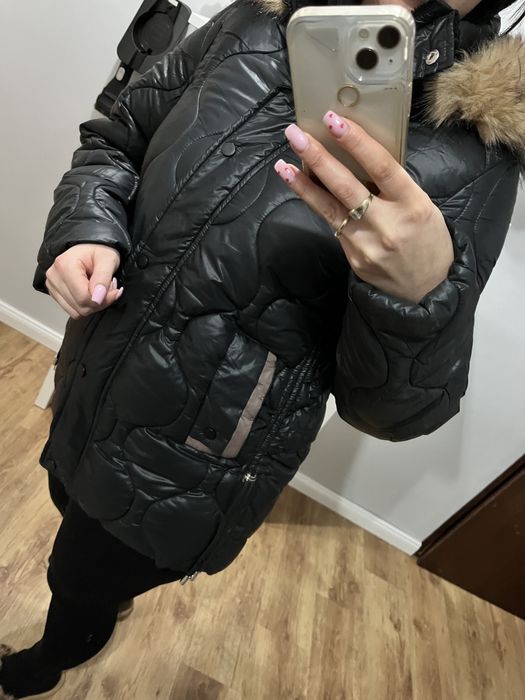 Czarna kurtka pikowana zimowa z futerkiem M/L