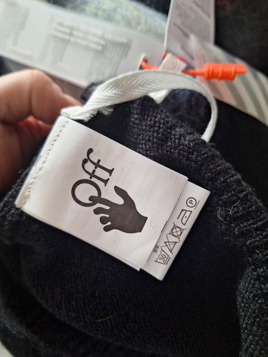 Off white  m/l swetr