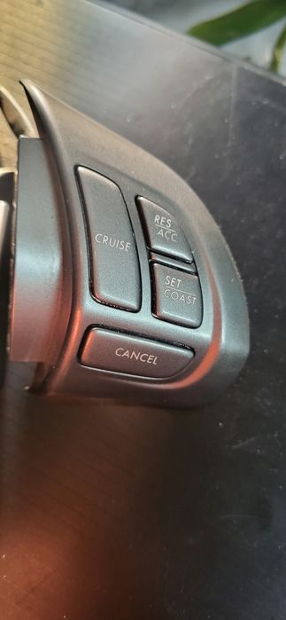 Кнопки круіз-конроля Subaru Outback 2008