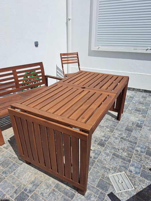 Mesa de madeira para jardim