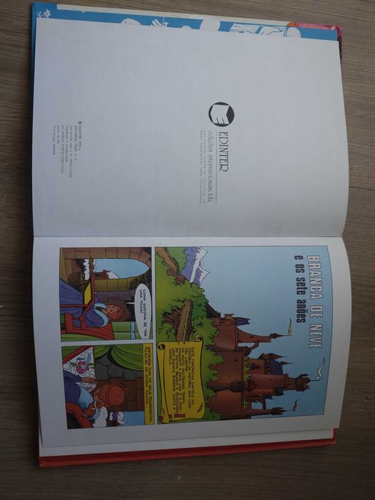 Livros BD “Polegarzito (As botas de sete léguas)” e “Branca de Neve”