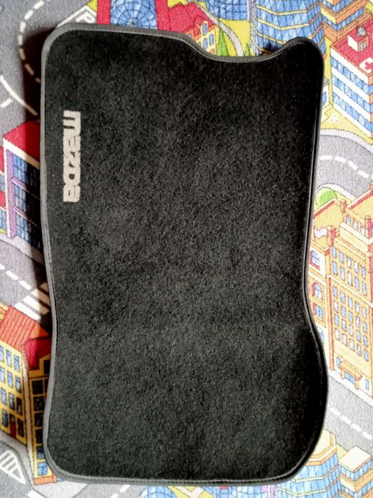 Килимок в авто з написом Mazda. Автоковрик.