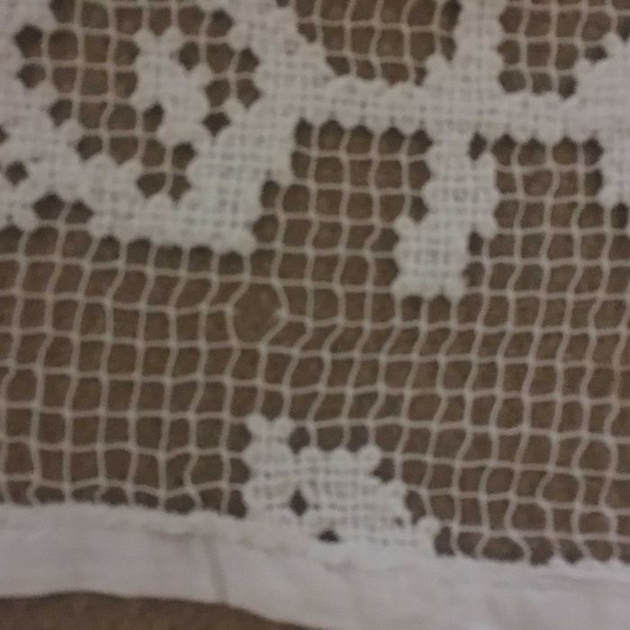 Várias cortinas em filet / filé bordado à mão