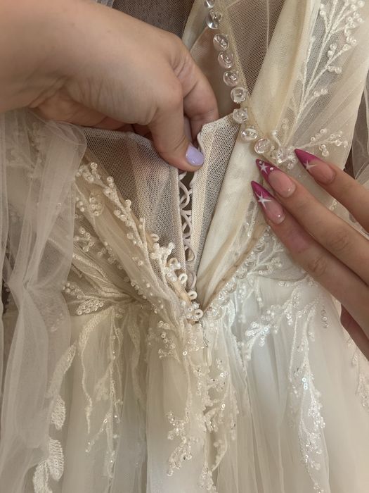 Весільня сукня.    .