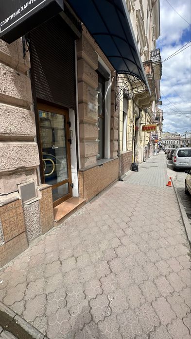 Оренда приміщення; Чернівці; фасад; ремонт; центр міста;