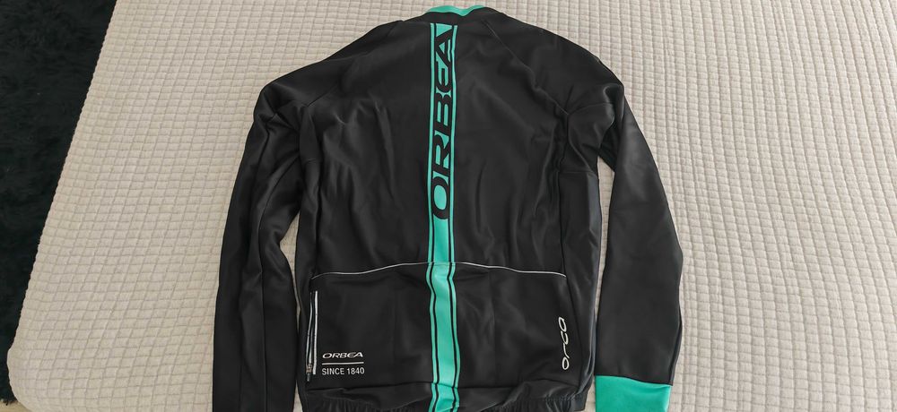 Material variado de bicicleta, marca ORBEA