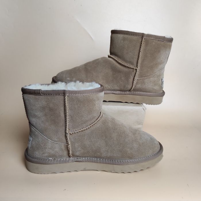 UGG  черевики ботинки р.39  довжина устілки 25 см.