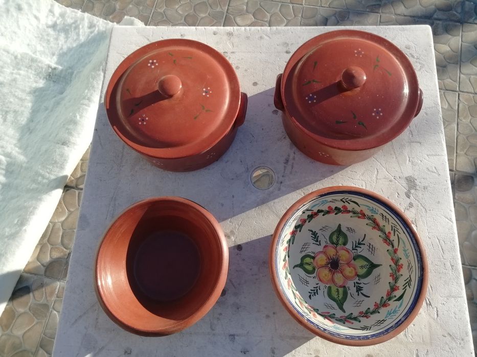 2 Tachos e 2 Tijelas de Loiça Antiga