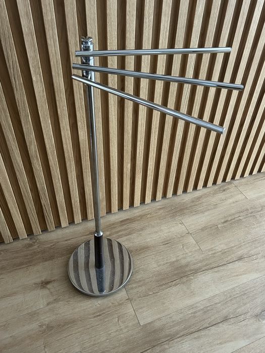 Base em inox para toalhas