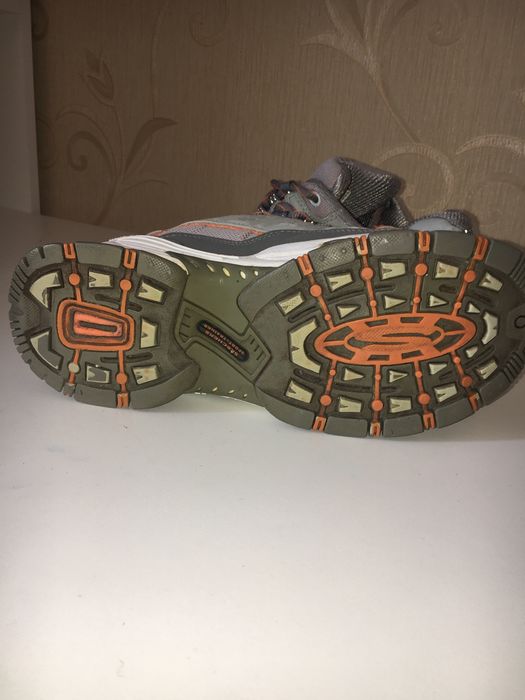 Кросівки Skechers .
