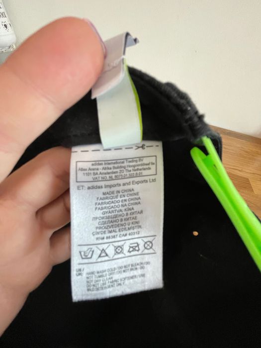 czarna czapka z daszkiem adidas (adidas neo)- jak nowa.