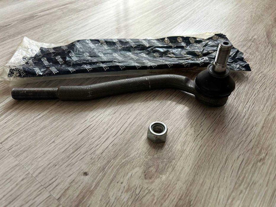 наконечник поперечной рулевой тяги (правий)