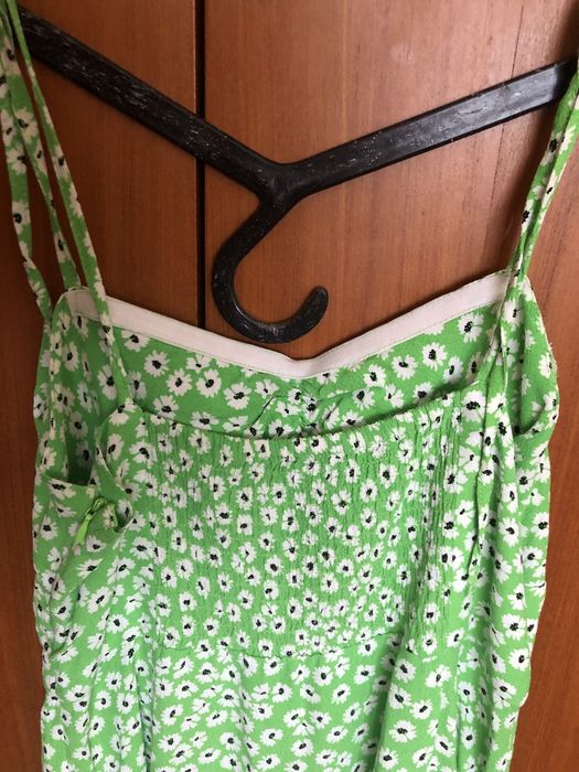 Vestido curto com decote