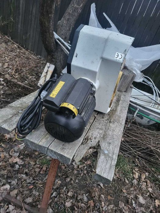 Автоподавач для фрезерних, фугувальних 3(2) роліка, автоподатчик