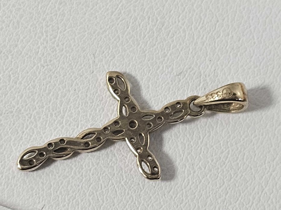 Krzyż CYRKONIE próba 333 Waga 0,51g