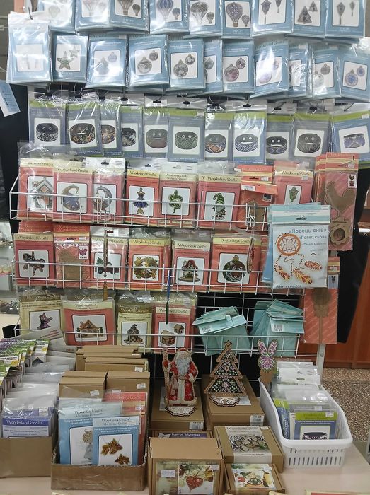 Схемі та набори вишивки бісером. Будинок торгівлі 1- поверх