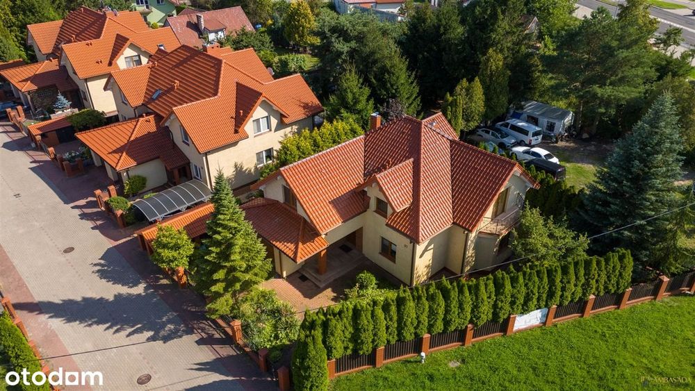 Komfortowy DOM W MIEŚCIE Otoczony Zielonią