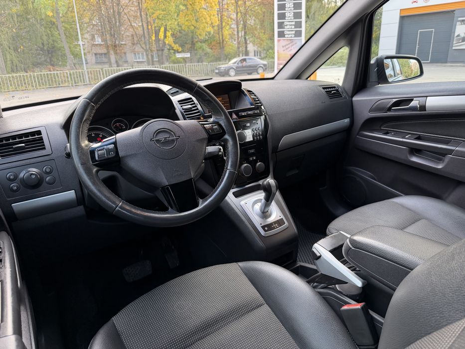 Opel Zafira A/T 1.8л