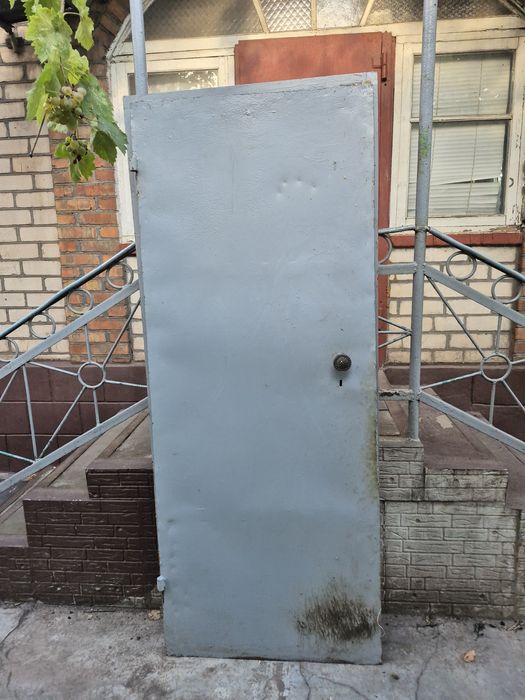 Продам металеві двері