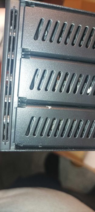 Kieszeń Hot Swap SATA Chieftec 5.25" na 3x 3.5" 2.5" HDD SSD RAID