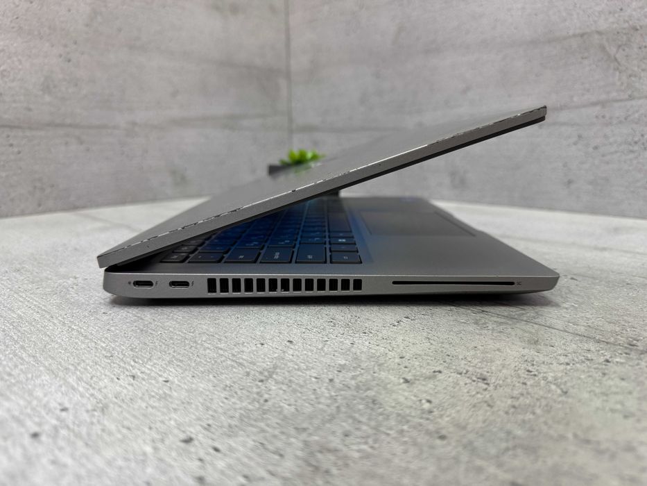 Стильний ноутбук Dell 5430/i5-1235u/14"/256gb ssd/Intel Iris
