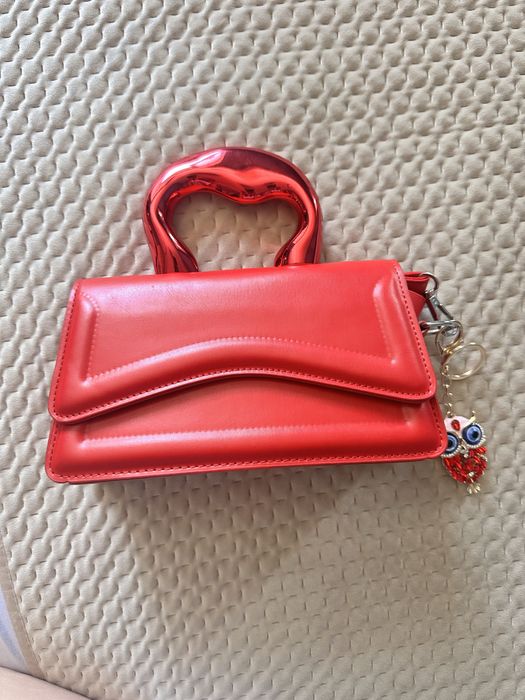 Продам женскую сумку красную