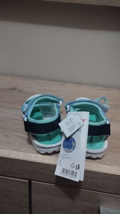 Sandały nowe rozmiar 28