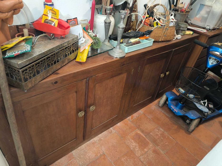 Móveis antigos em bom estado