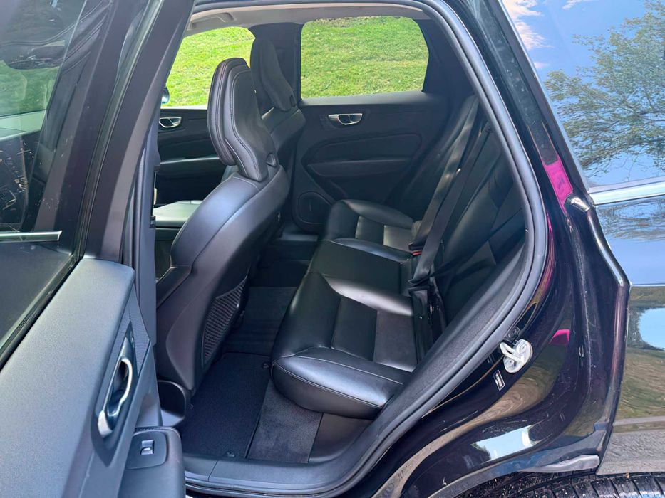 Volvo XC60 B5 Core      2023