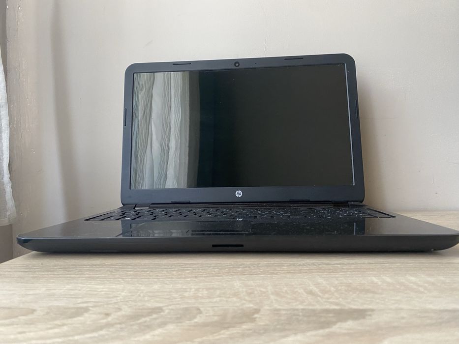 HP 15" - AMD E2, 8GB RAM, 750GB HDD, Windows 10