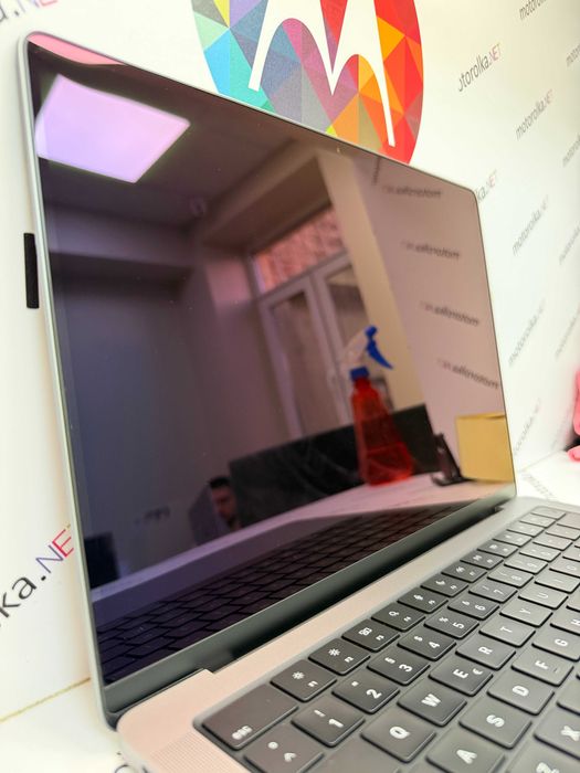 Ноутбук MacBook Pro 14 M3 8CPU/10GPU 16RAM 512SSD Space Gray 93% (68 циклов) MDM