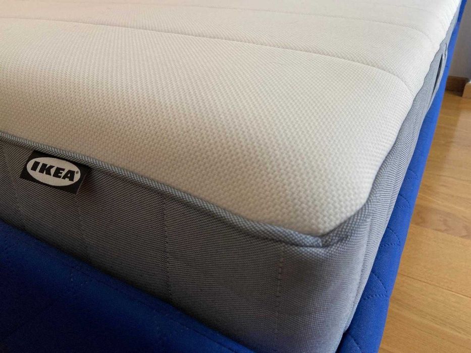 Vende-se Cama casal IKEA (140*200 cm) com colchão (140*200 cm) – Excelente Estado