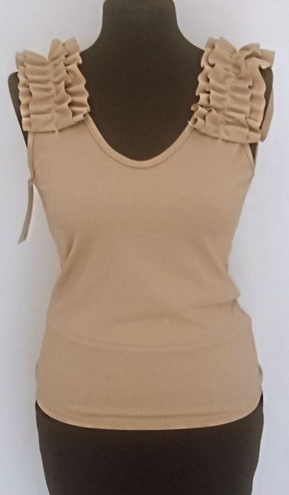 Top z marszczonymi ramiączkami