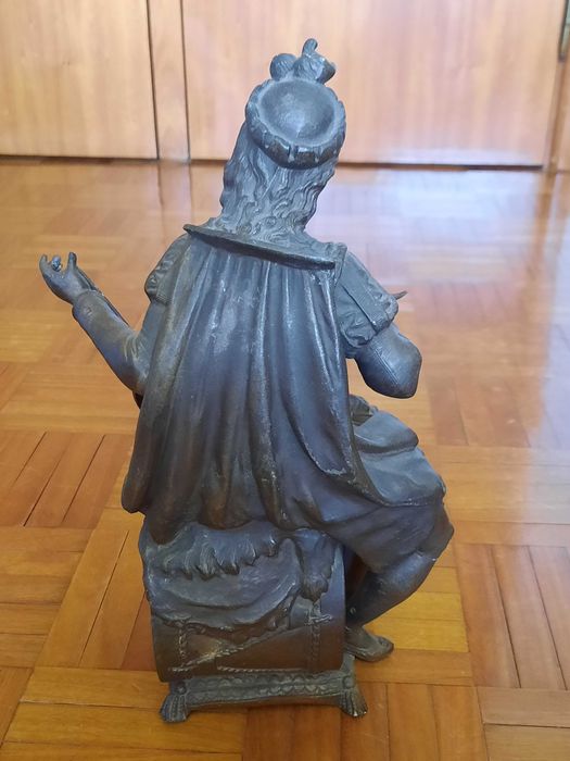 Estátua decorativa - músico antigo