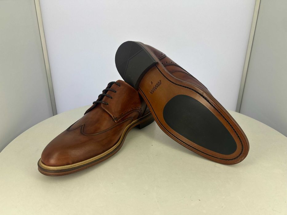 Sapato clássico todo em pele castanho mel!