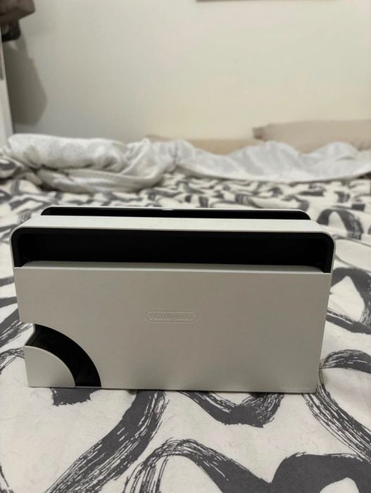 Nintendo Switch OLED (2022) Branca + Bolsa Pokémon