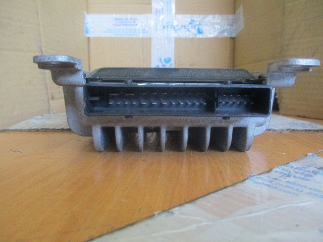 Amplificador de colunas AUDI A6 (4B2, C5)