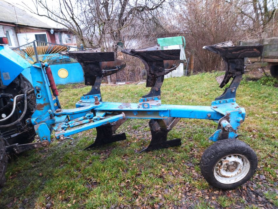 Продам плуг оборотний пон 3