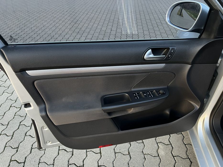 Машинка сімейна шустра