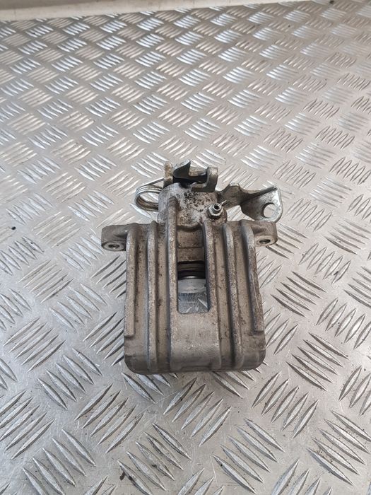 Zacisk Hamulcowy Prawy Tył Vw Passat B5