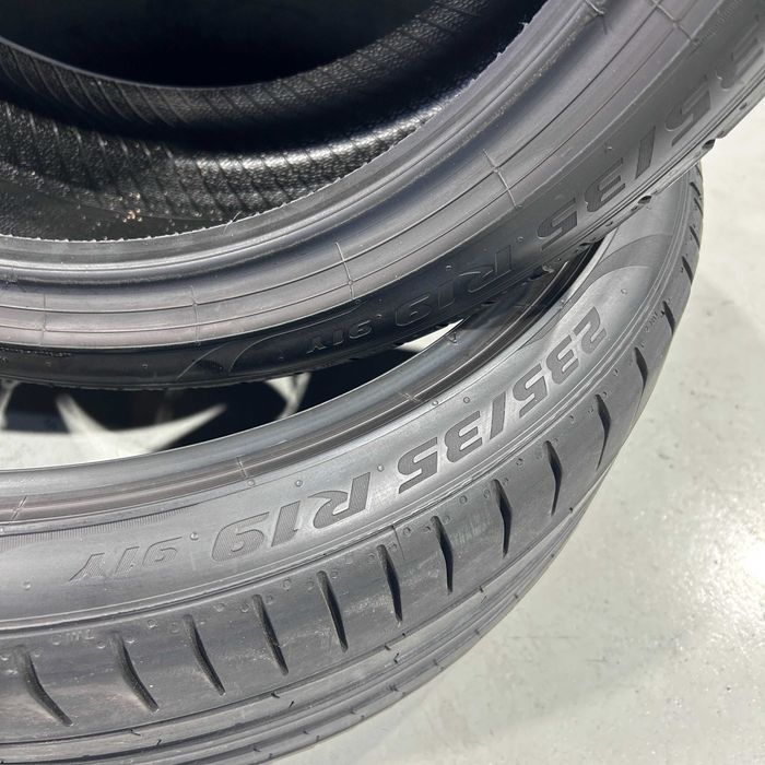 Pneus Pirelli 235 / 35 / R19