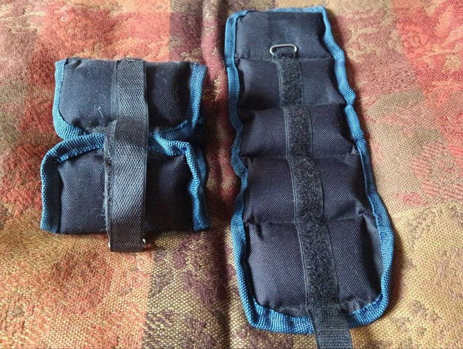 Грузики, обтяжувачі для рук чи ніг.