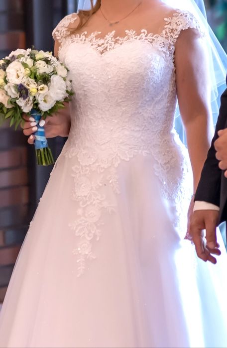 Suknia ślubna z brokatem