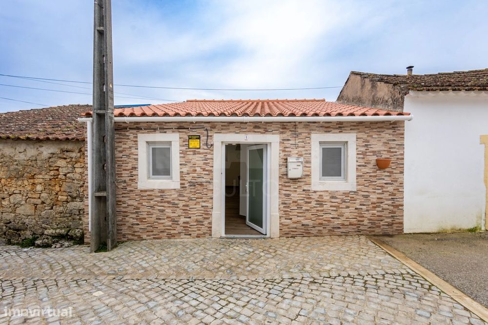 O Seu Refúgio Térreo T2 Remodelado: Conforto e Modernidade em Aljub...